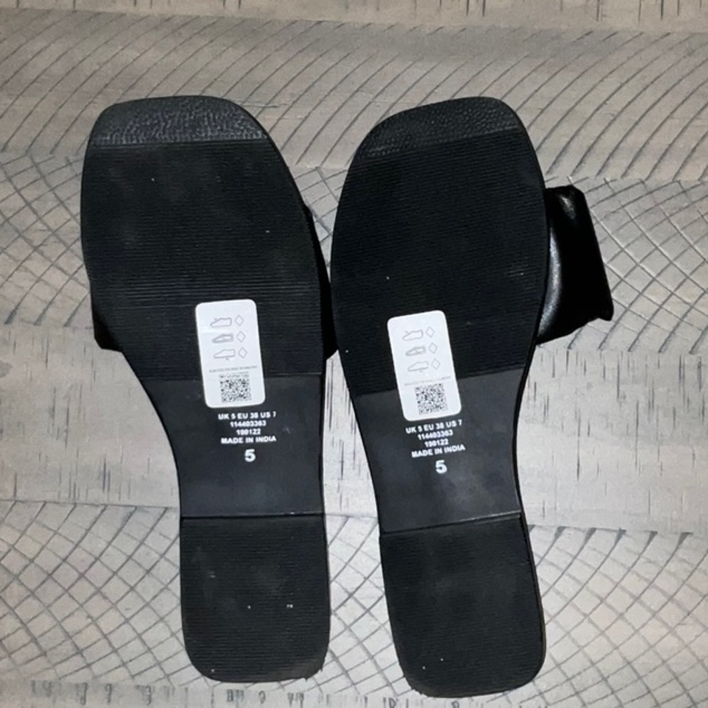 Sandals - Picture 2 of 2